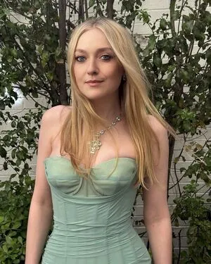 Dakota Fanning OnlyFans Leaked Free Thumbnail Picture - #ghgSTtOsO0