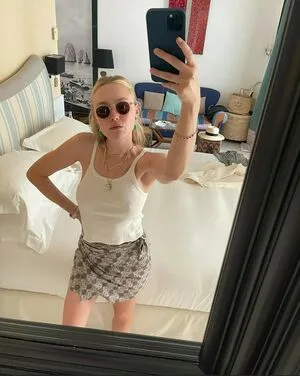 Dakota Fanning Thumbnail Picture