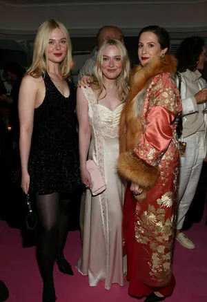 Dakota Fanning OnlyFans Leaked Free Thumbnail Picture - #slLPmFPeny