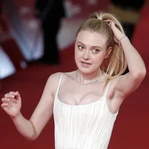 Dakota Fanning OnlyFans Leaked Free Thumbnail Picture - #topHIA2p38
