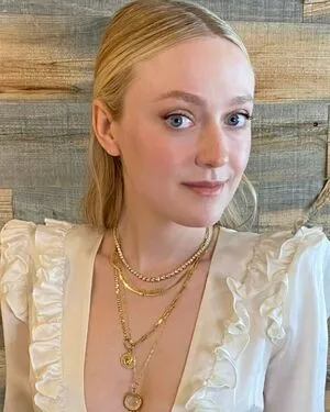 Dakota Fanning OnlyFans Leaked Free Thumbnail Picture - #NBBlMtHaok