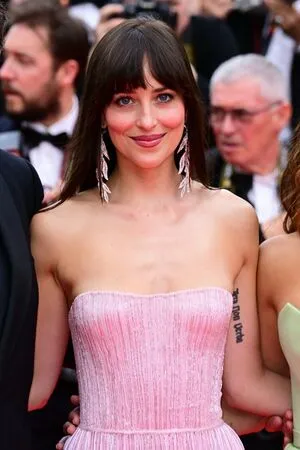 Dakota Johnson OnlyFans Leaked Free Thumbnail Picture - #GBdO8Hf238