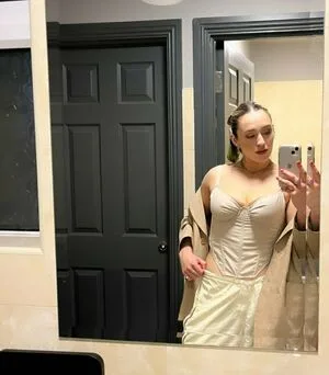 Danielle Galligan OnlyFans Leaked Free Thumbnail Picture - #mKDf9kIkVv