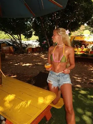 Danielle Moinet OnlyFans Leaked Free Thumbnail Picture - #P72mItDsZK