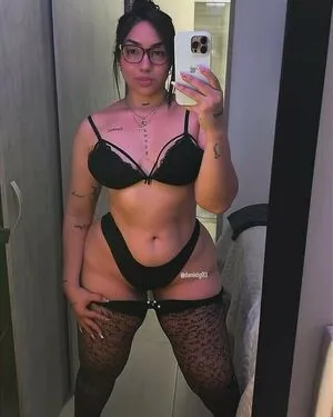 Daniidg93 OnlyFans Leaked Free Thumbnail Picture - #2DyvpfPIP3