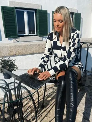Danni Menzies OnlyFans Leaked Free Thumbnail Picture - #CIsdrISEPR
