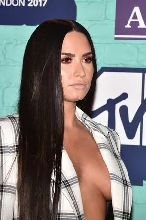 Demi Lovato OnlyFans Leaked Free Thumbnail Picture - #7Jvebi0X30