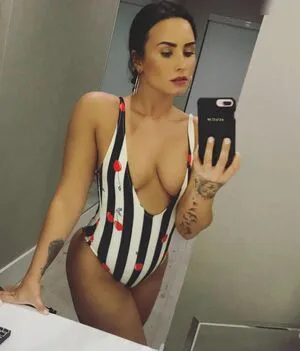 Demi Lovato OnlyFans Leaked Free Thumbnail Picture - #hOlWhRcatA