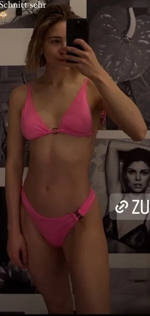 Diana Zur Lwen OnlyFans Leaked Free Thumbnail Picture - #GFl92e2Q82