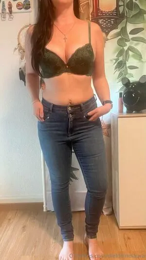 Diekleinelaura OnlyFans Leaked Free Thumbnail Picture - #sdiBK5cqsn