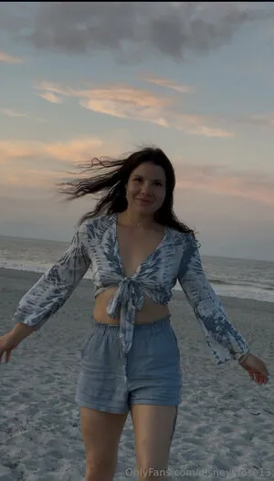 Disneyyrose13 OnlyFans Leaked Free Thumbnail Picture - #vRvR4GSyo9