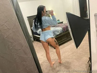 Disneyyrose13 OnlyFans Leaked Free Thumbnail Picture - #H7d4z0TS9V