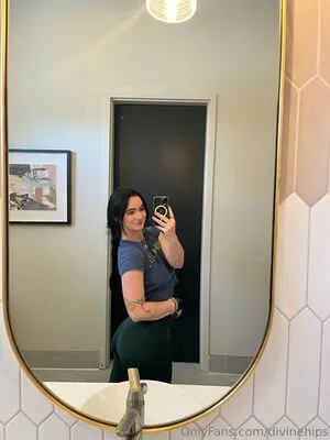 Divinehips OnlyFans Leaked Free Thumbnail Picture - #2DFz1AGEHP