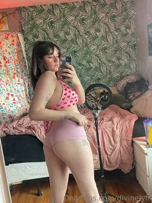 Divinelylillith OnlyFans Leaked Free Thumbnail Picture - #3ZR7eFe6Kh