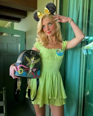 Dora Dolphin OnlyFans Leaked Free Thumbnail Picture - #isMgHnMRk2