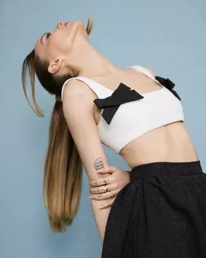 Dove Cameron OnlyFans Leaked Free Thumbnail Picture - #7X3ZTpBF76