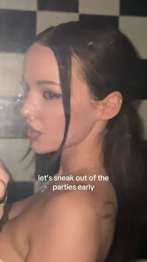 Dove Cameron OnlyFans Leaked Free Thumbnail Picture - #Zu4YQppNyw