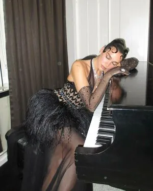 Dua Lipa OnlyFans Leaked Free Thumbnail Picture - #FLWstyyO1u