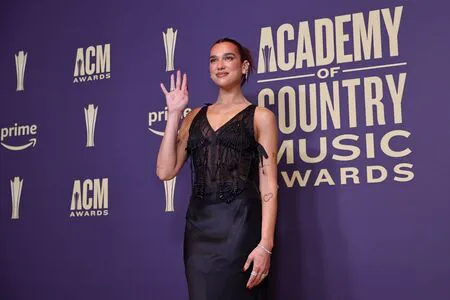 Dua Lipa OnlyFans Leaked Free Thumbnail Picture - #IBJwGyNDi1