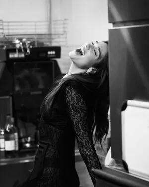 Dua Lipa OnlyFans Leaked Free Thumbnail Picture - #OutWrWAhym