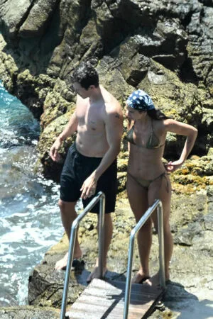 Dua Lipa OnlyFans Leaked Free Thumbnail Picture - #QFAunlR2gb
