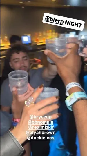 Duckie Cos OnlyFans Leaked Free Thumbnail Picture - #jtiAHDm880