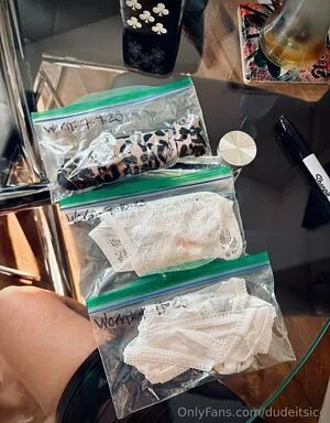 Dudeitsice OnlyFans Leaked Free Thumbnail Picture - #xX88jEWu9L