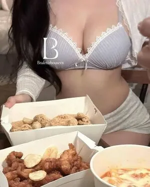 Duyenn Hipp OnlyFans Leaked Free Thumbnail Picture - #pcdCb9bler