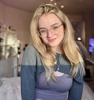 Easyemi OnlyFans Leaked Free Thumbnail Picture - #D3Uyclyfqd