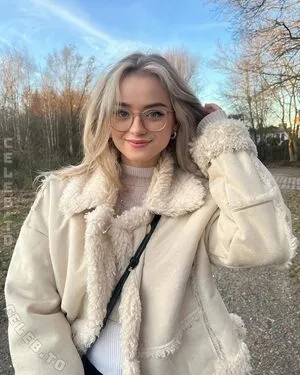 Easyemi OnlyFans Leaked Free Thumbnail Picture - #OpdDbXjdMB