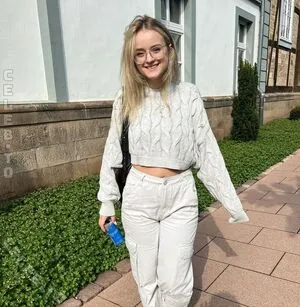 Easyemi OnlyFans Leaked Free Thumbnail Picture - #RzCW31y1Y3