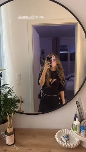 Easyemi OnlyFans Leaked Free Thumbnail Picture - #oDoAgwcudG