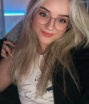 Easyemi OnlyFans Leaked Free Thumbnail Picture - #vZNrqaDLbF