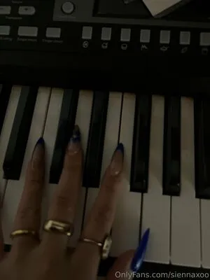 Eclair Clair OnlyFans Leaked Free Thumbnail Picture - #AaMfKeySDX