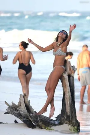 Eiza Gonzlez OnlyFans Leaked Free Thumbnail Picture - #p9jWrfgRmg