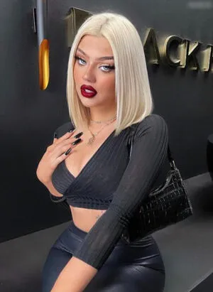 Elaine Victoria OnlyFans Leaked Free Thumbnail Picture - #IS6zsk1E22