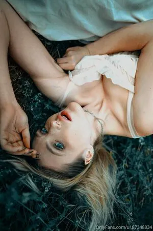 Elara Moonq OnlyFans Leaked Free Thumbnail Picture - #2A32DDFmQ4