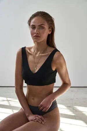 Elena Carrire OnlyFans Leaked Free Thumbnail Picture - #JHKbfA8oat