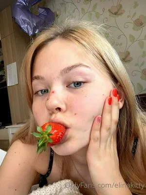 Elinakitty OnlyFans Leaked Free Thumbnail Picture - #EBofLieeAm