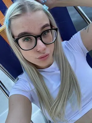 Elinka18 OnlyFans Leaked Free Thumbnail Picture - #IBmk1sk2en