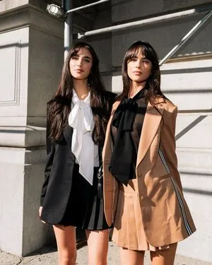 Elisa Renne Herbert Twins OnlyFans Leaked Free Thumbnail Picture - #4rcrnubntW