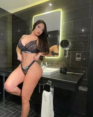 Elizabeth Georgina OnlyFans Leaked Free Thumbnail Picture - #SH0Kawkm98