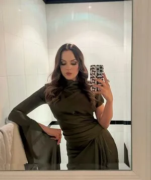 Elizabeth Gillies OnlyFans Leaked Free Thumbnail Picture - #9DPhcOrLGm