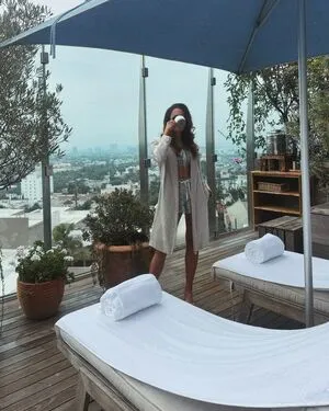 Elizabeth Gillies OnlyFans Leaked Free Thumbnail Picture - #MLjvq90F80