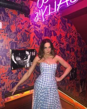 Elizabeth Gillies OnlyFans Leaked Free Thumbnail Picture - #WS2YdpcylM