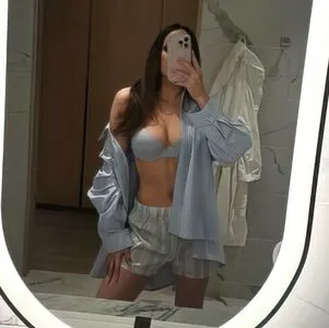 Elizabeth Gillies OnlyFans Leaked Free Thumbnail Picture - #icpTGt040V