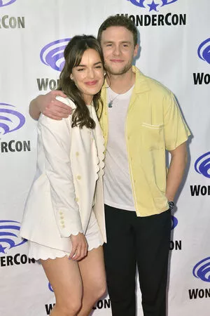 Elizabeth Henstridge OnlyFans Leaked Free Thumbnail Picture - #RqAB8GquYY