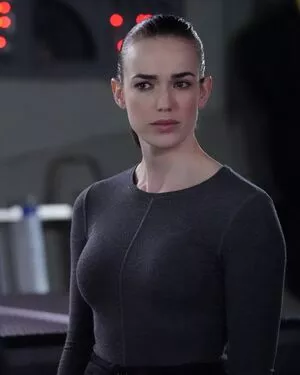 Elizabeth Henstridge OnlyFans Leaked Free Thumbnail Picture - #mbnlCdSMqP