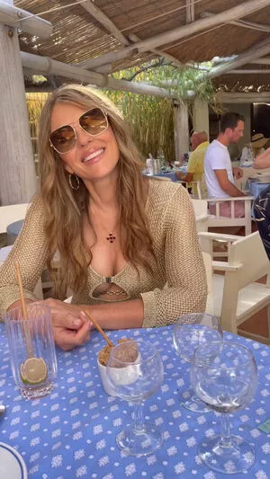 Elizabeth Hurley OnlyFans Leaked Free Thumbnail Picture - #0zupSCP6FE