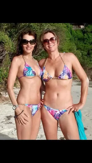 Elizabeth Hurley OnlyFans Leaked Free Thumbnail Picture - #2pOlULd1tz